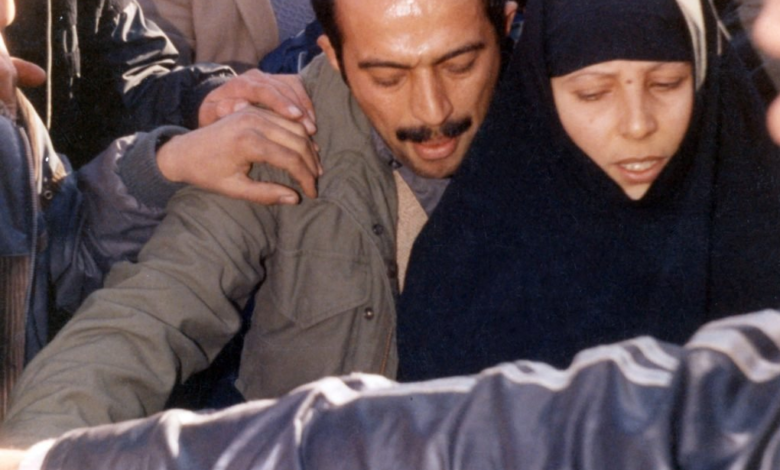 Photo of سرگذشت مادر شهید را بخوان و تنها گریه کن