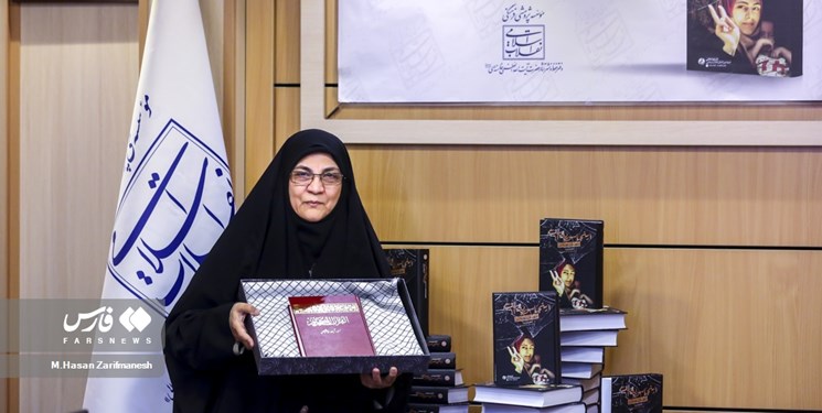 Photo of رهبر انقلاب از نویسنده کتاب «اینجا سوریه است» تقدیر کردند