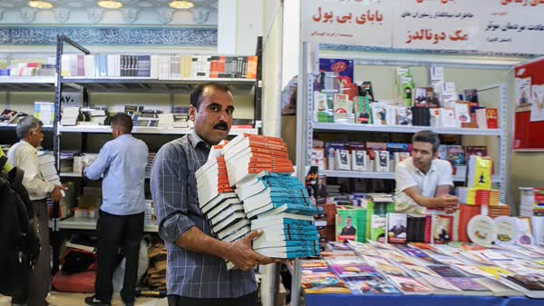 Photo of آیا کتابفروشان، جای ناشران را در نمایشگاه کتاب تنگ می‌کنند؟